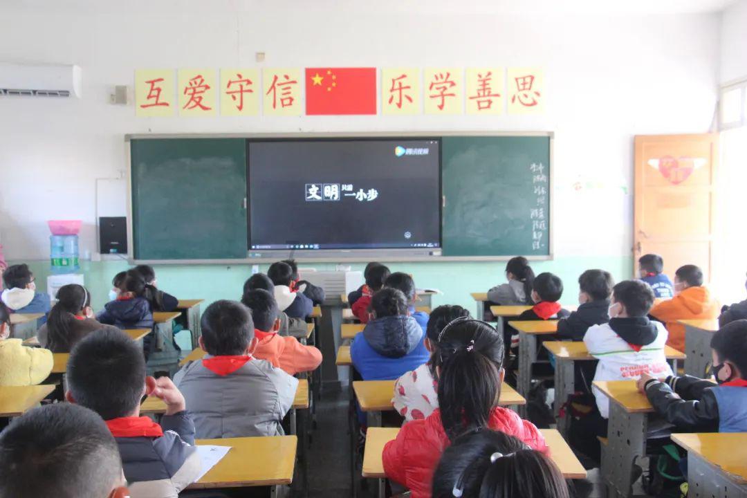 山东潍坊外办领导到访察哈尔学会